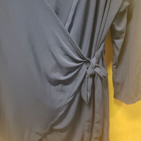 Motherhood Maternity navy blue wrap blouse
Sz medium Excellent condition - Picture 4 of 8